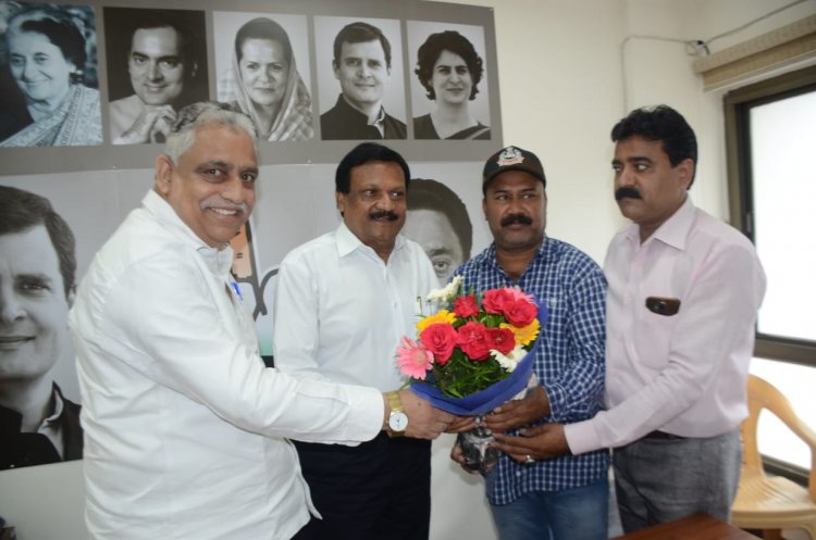 Sajjan Verma rewards Bhopal firefighter over saving a man a top 90mt tower