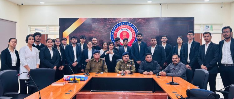 Law College Students Attend Police Control Room Class in Indore!!