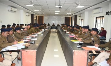 काग़ज़ी क़ानून, फरार मुल्ज़िम और बेबस शहर: जबलपुर में जुर्म की फ़ाइलें भारी, इंसाफ़ हल्का!