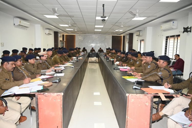 काग़ज़ी क़ानून, फरार मुल्ज़िम और बेबस शहर: जबलपुर में जुर्म की फ़ाइलें भारी, इंसाफ़ हल्का!
